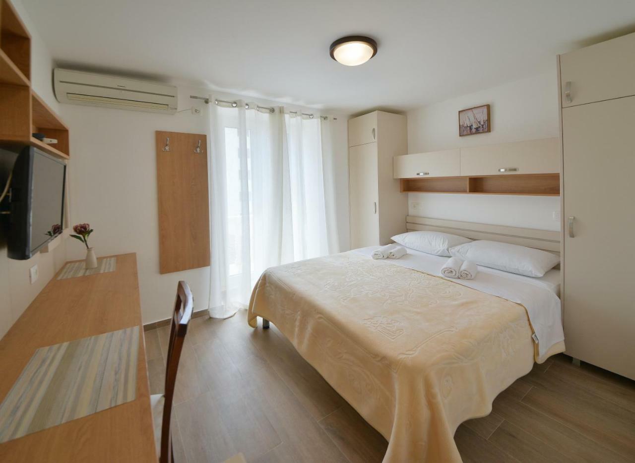 Apartmani Ljubo Rafailovic 2 ราไฟโลวีซี ภายนอก รูปภาพ